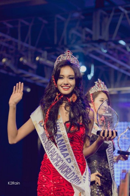 16 Настай гоо бүсгүй 200 саяын титэм цолоо хураалгажээ